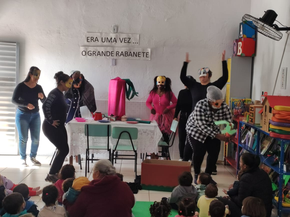 Teatro Infantil – Dramatização da História “O Grande Rabanete”