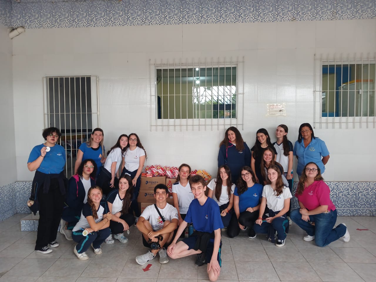 Páscoa 2024 com alunos do Poliedro