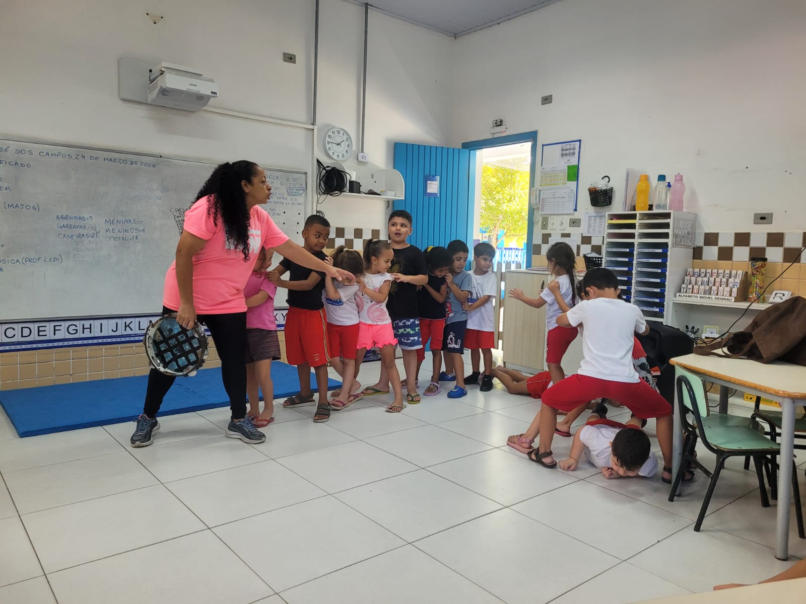 Dramatização e musicalização: A História da Serpente