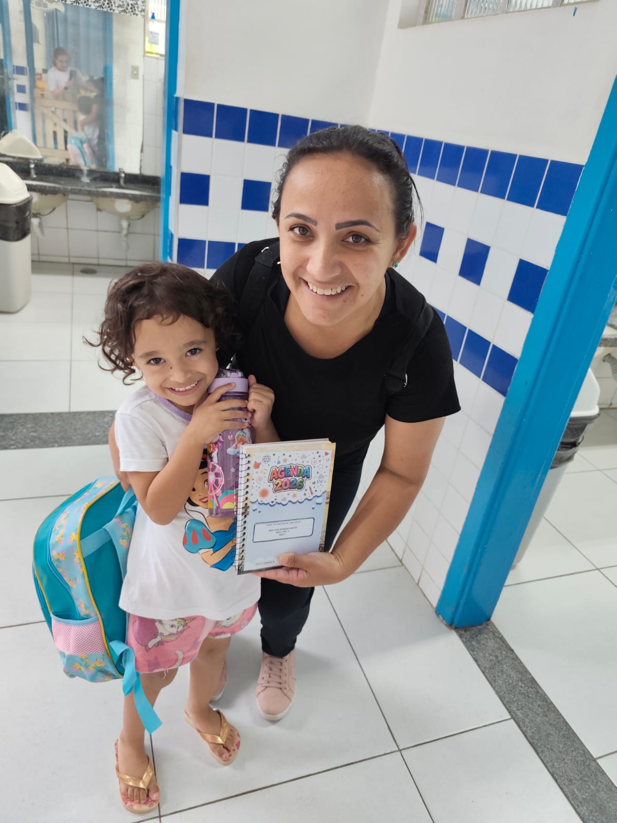 Entrega das agendas das crianças às famílias