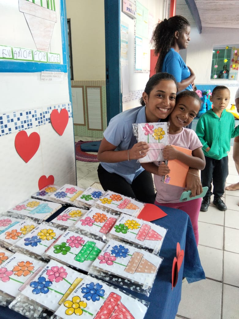 Dia da entrega dos pressentes e homenagem para as mães